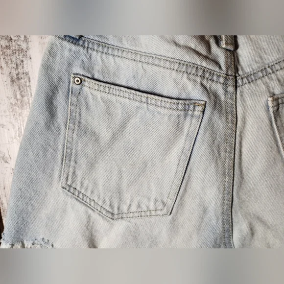 No Boundaries Light Blue Distressed Jean Shorts Juniors High Waist Mom Fit NWT - Picture 8 of 10